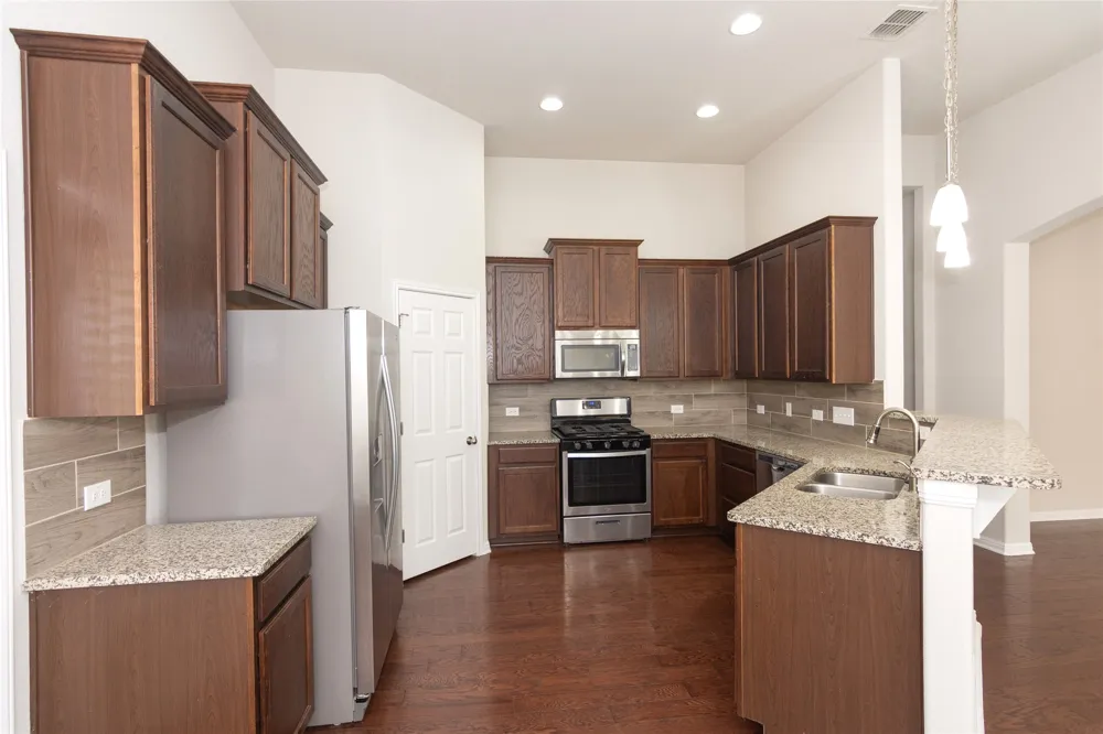 1916 Bobbywoods Lane Manchaca, TX 78652