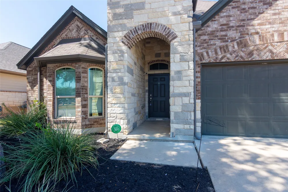 1916 Bobbywoods Lane Manchaca, TX 78652