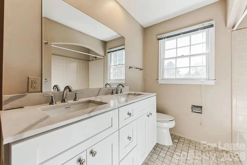 2801 Valencia Terrace Charlotte, NC 28211
