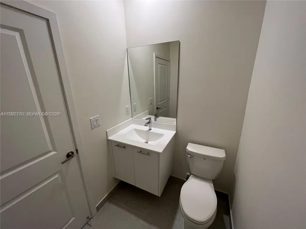8167 NW 41st St #E-308 Doral, FL 33166