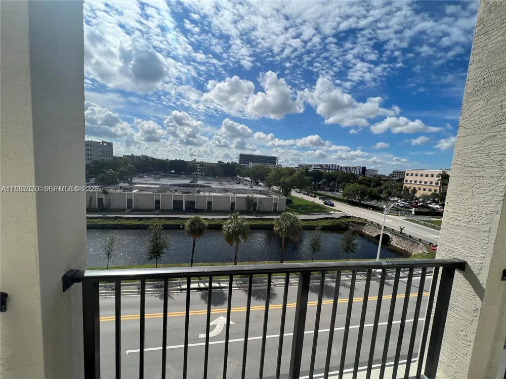 8167 NW 41st St #E-308 Doral, FL 33166