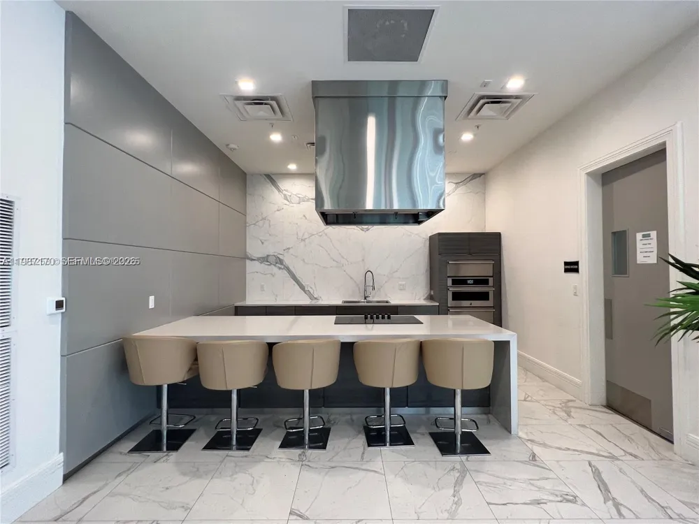 8167 NW 41st St #E-308 Doral, FL 33166