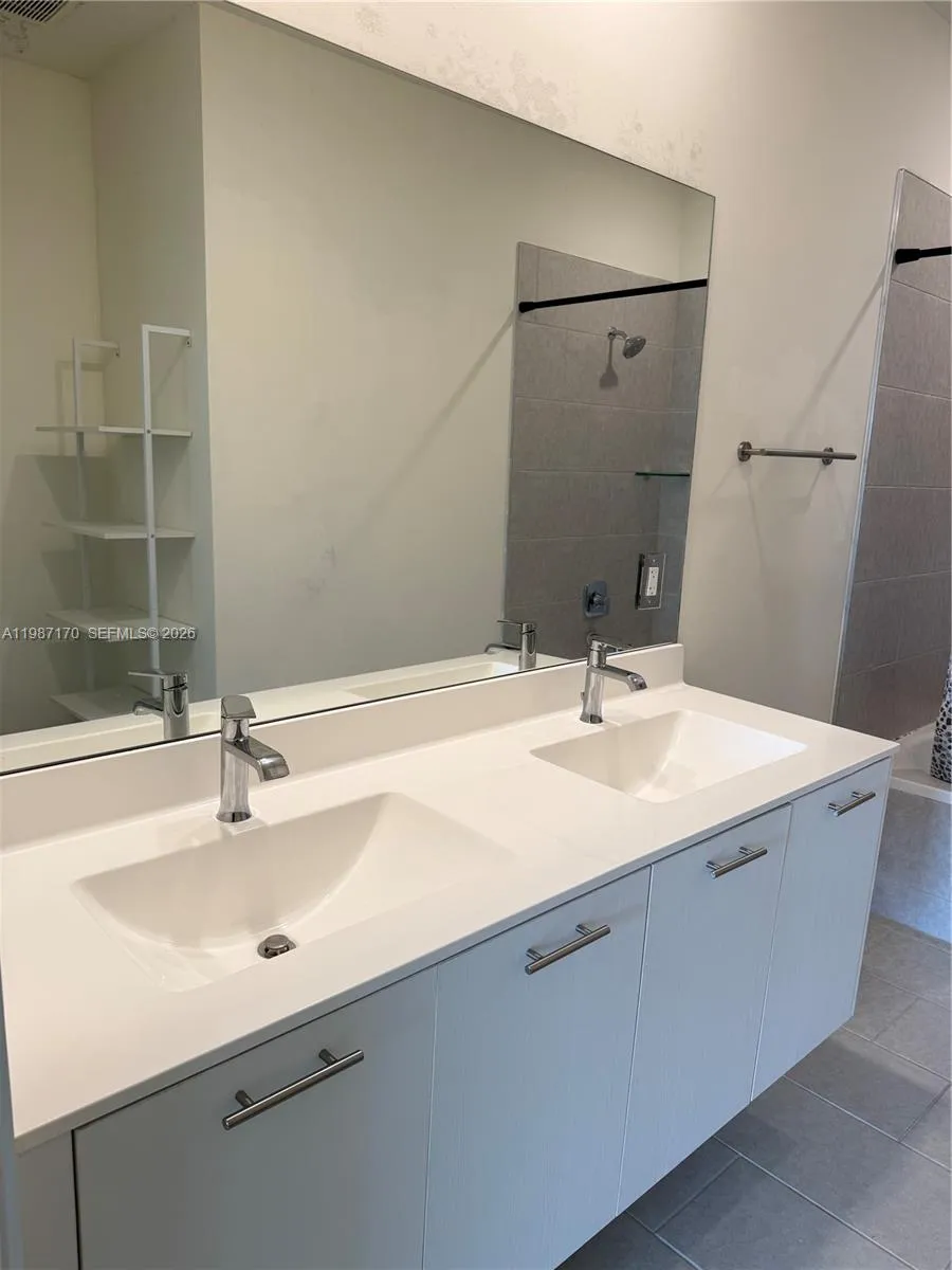 8167 NW 41st St #E-308 Doral, FL 33166