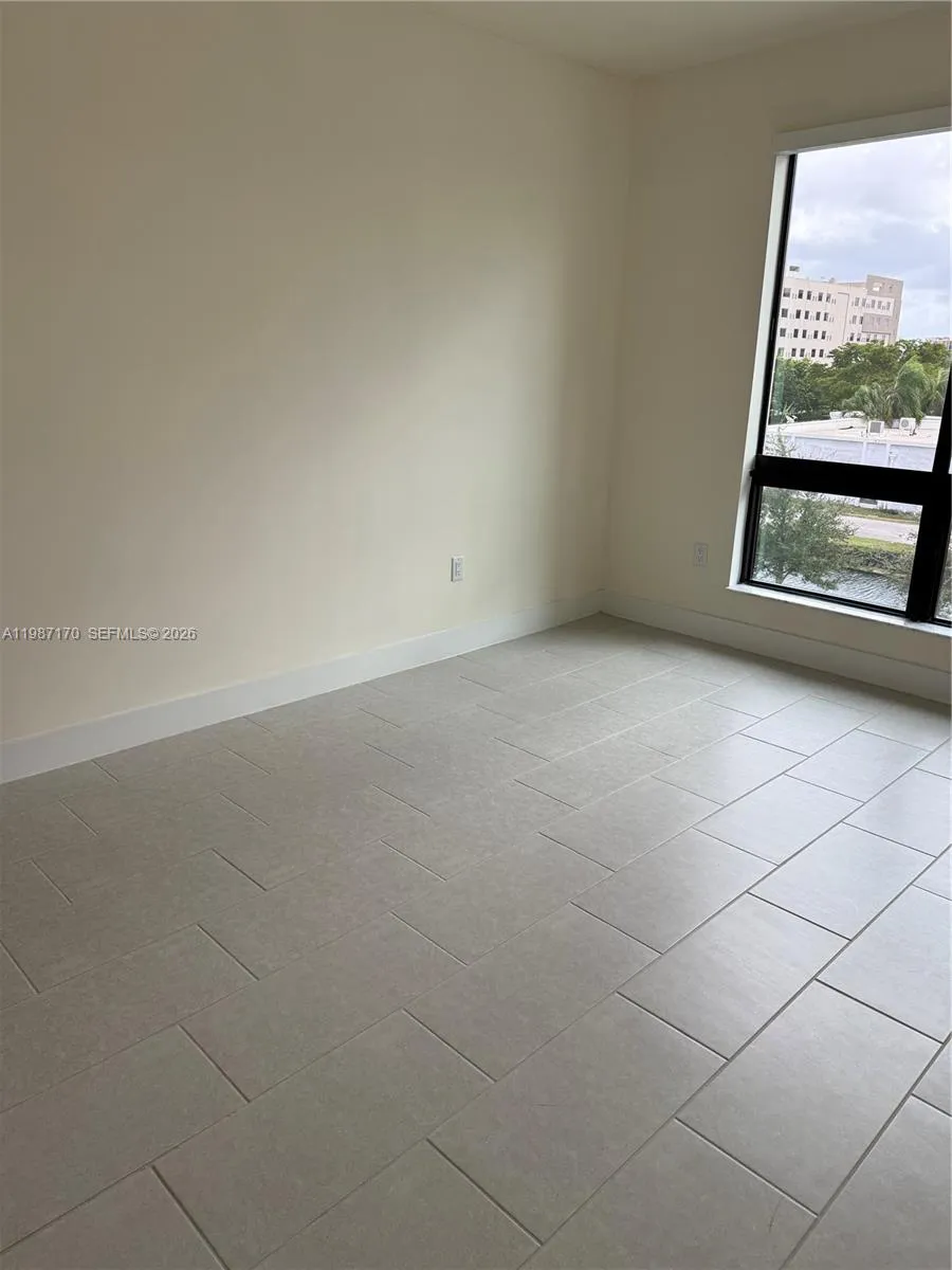 8167 NW 41st St #E-308 Doral, FL 33166