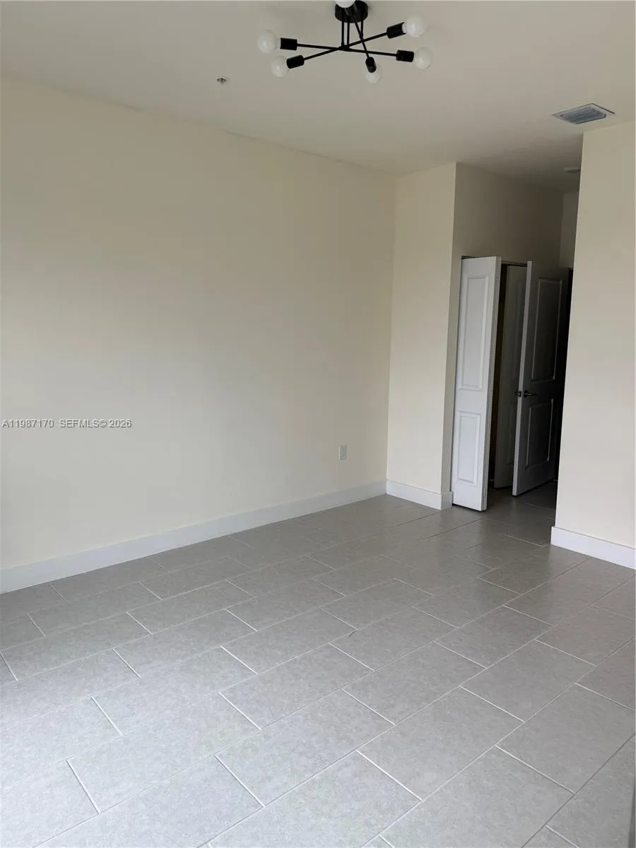 8167 NW 41st St #E-308 Doral, FL 33166