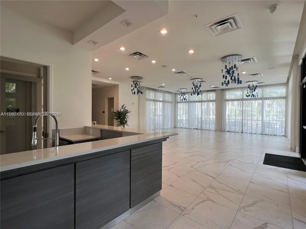8167 NW 41st St #E-308 Doral, FL 33166