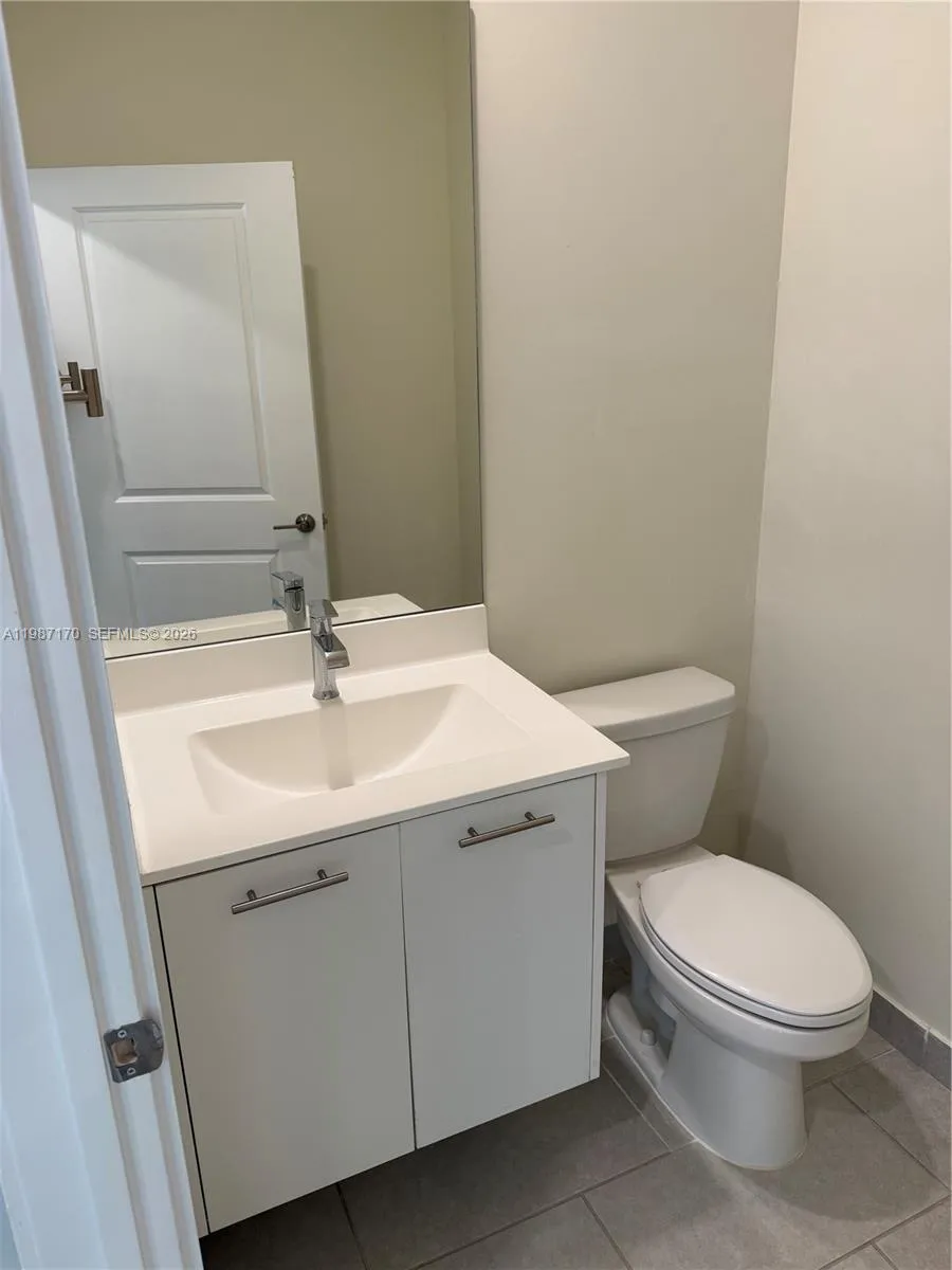 8167 NW 41st St #E-308 Doral, FL 33166