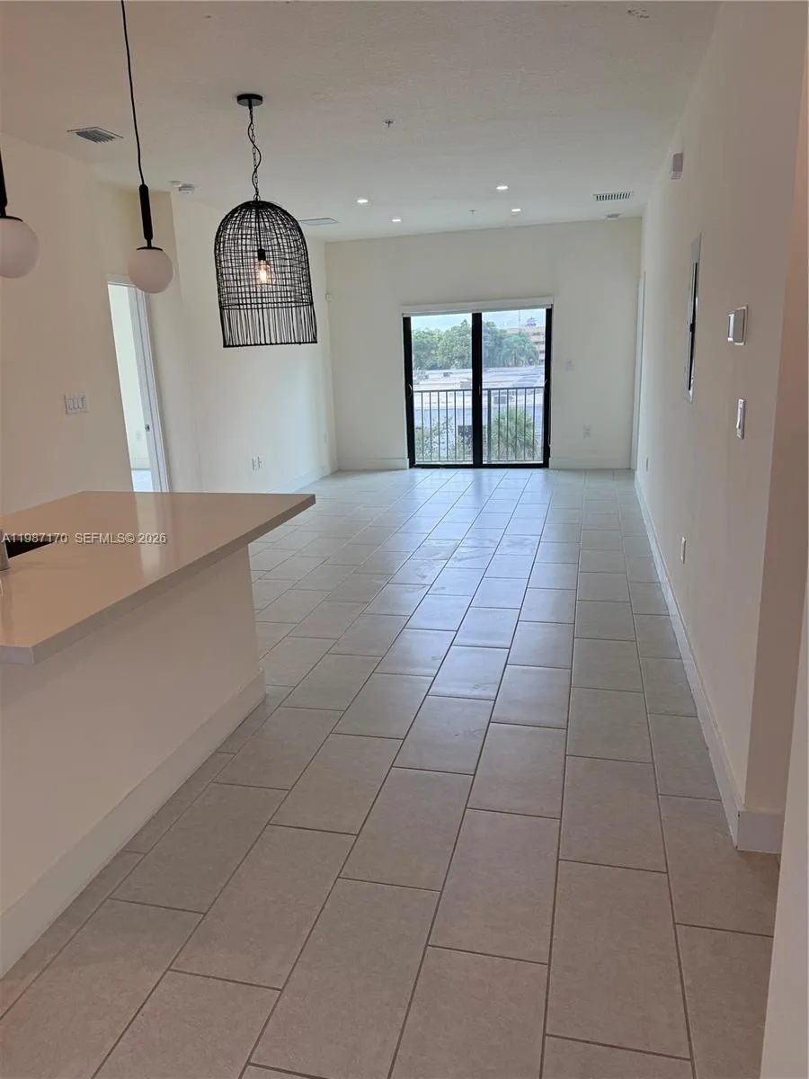8167 NW 41st St #E-308 Doral, FL 33166