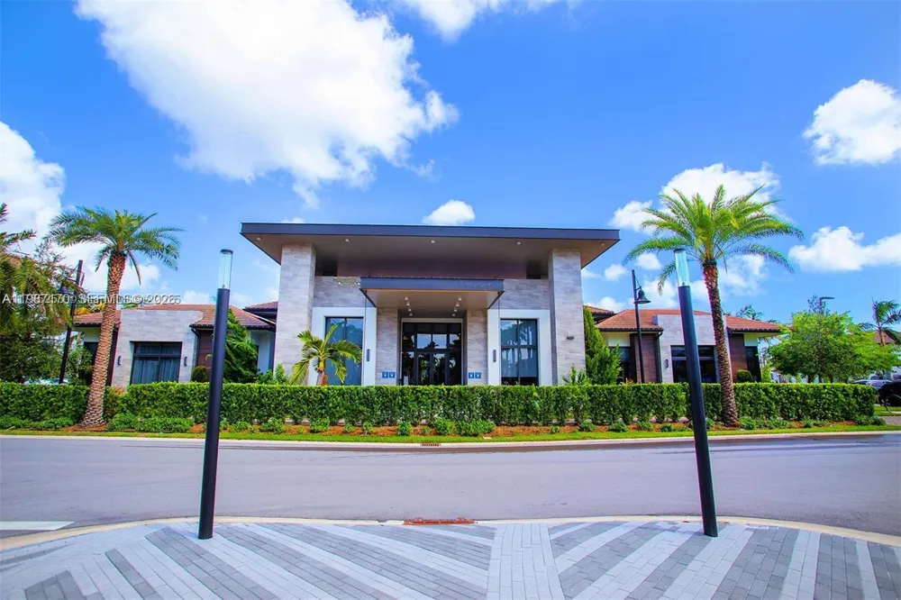 8167 NW 41st St #E-308 Doral, FL 33166