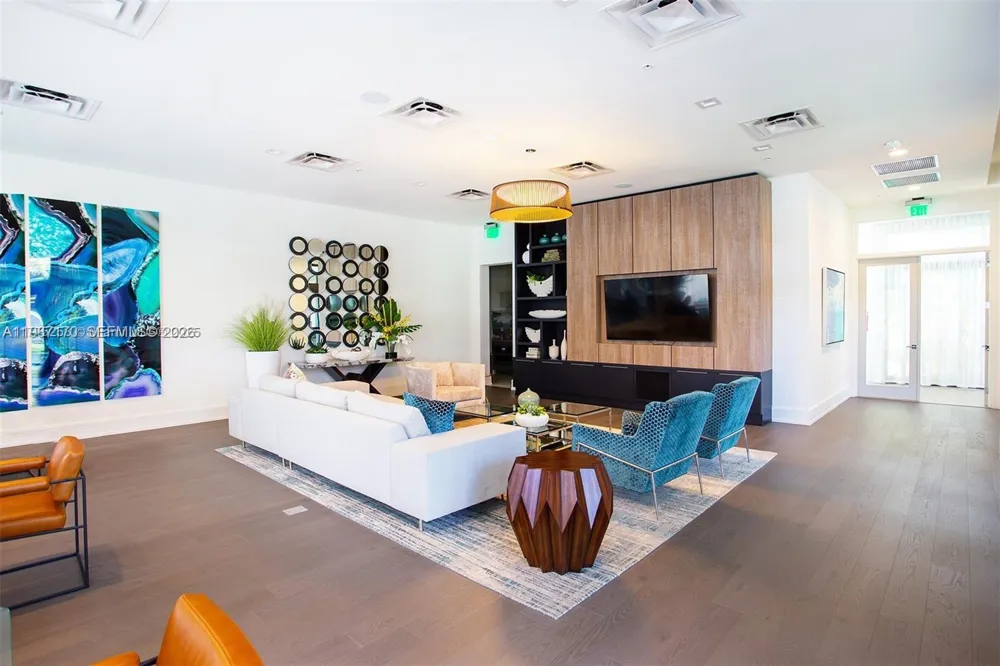 8167 NW 41st St #E-308 Doral, FL 33166