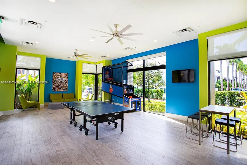 8167 NW 41st St #E-308 Doral, FL 33166