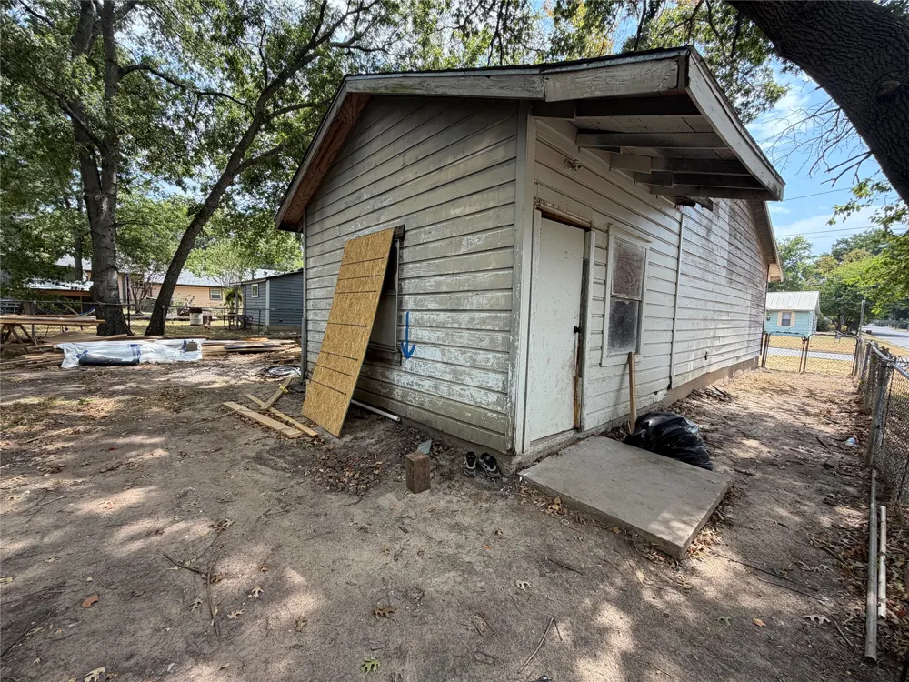 327 W Hester Street Sherman, TX 75090