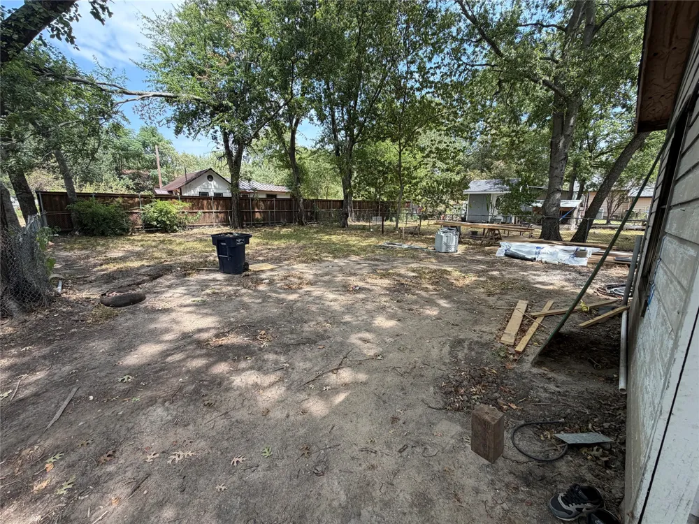 327 W Hester Street Sherman, TX 75090