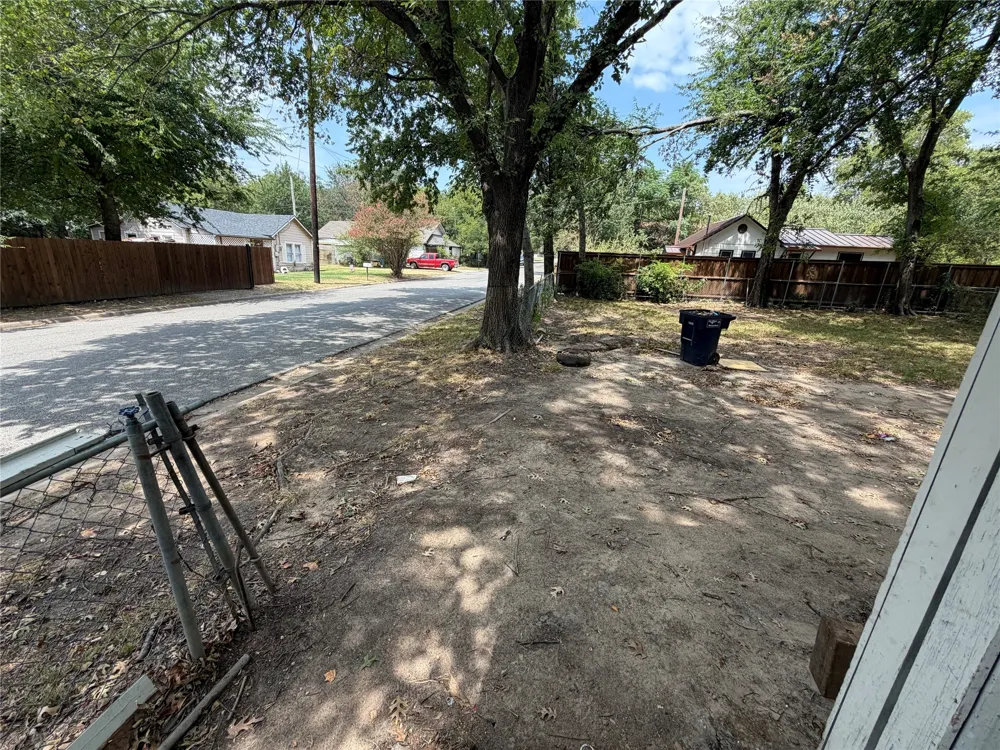 327 W Hester Street Sherman, TX 75090