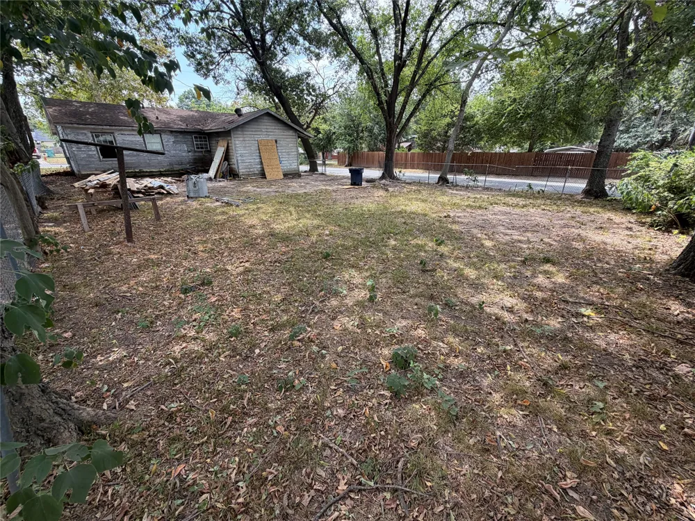 327 W Hester Street Sherman, TX 75090