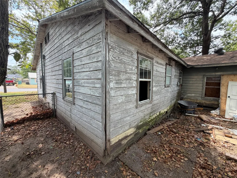 327 W Hester Street Sherman, TX 75090