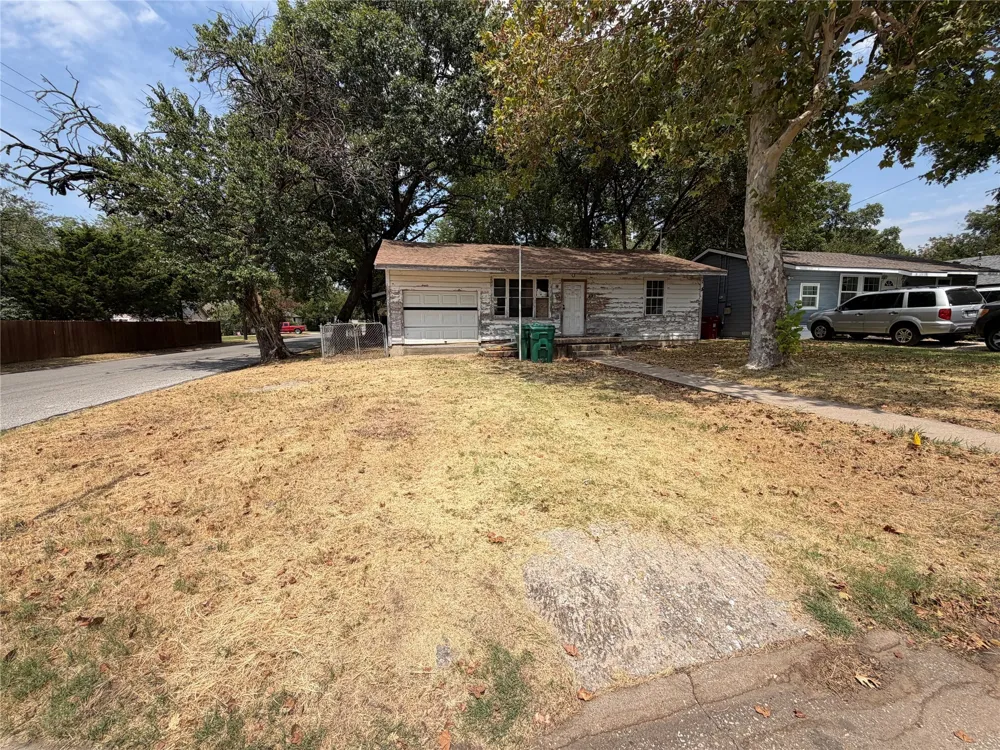 327 W Hester Street Sherman, TX 75090