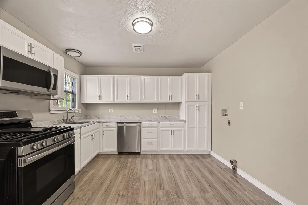 1221 Parkway Street Baytown, TX 77520