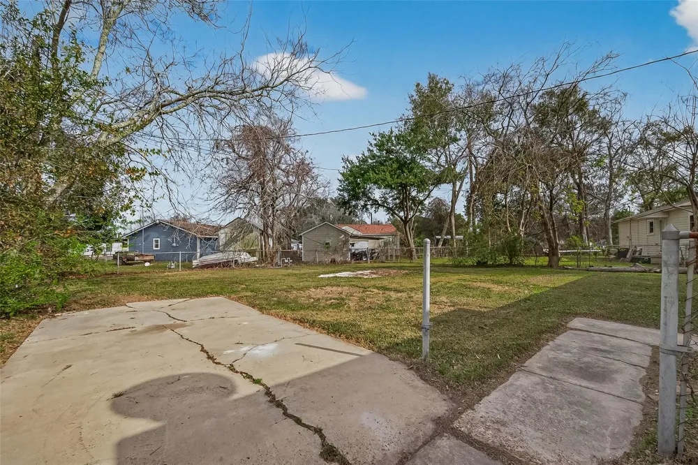 1221 Parkway Street Baytown, TX 77520