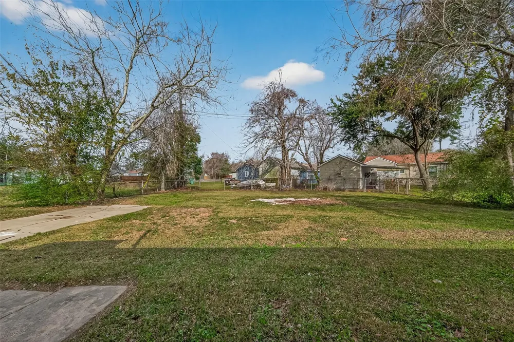 1221 Parkway Street Baytown, TX 77520