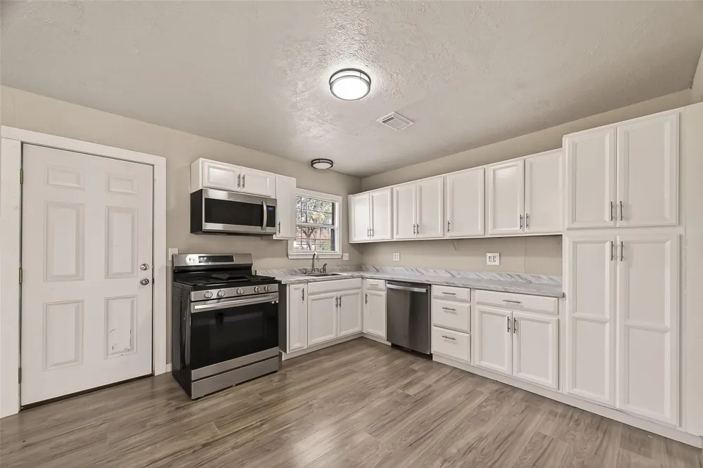 1221 Parkway Street Baytown, TX 77520