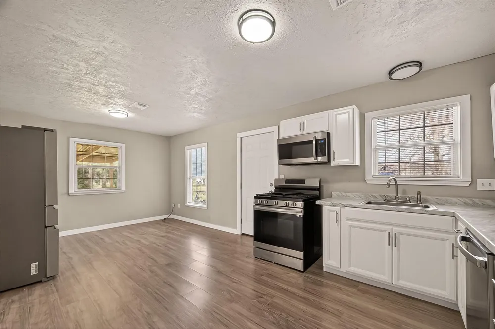 1221 Parkway Street Baytown, TX 77520