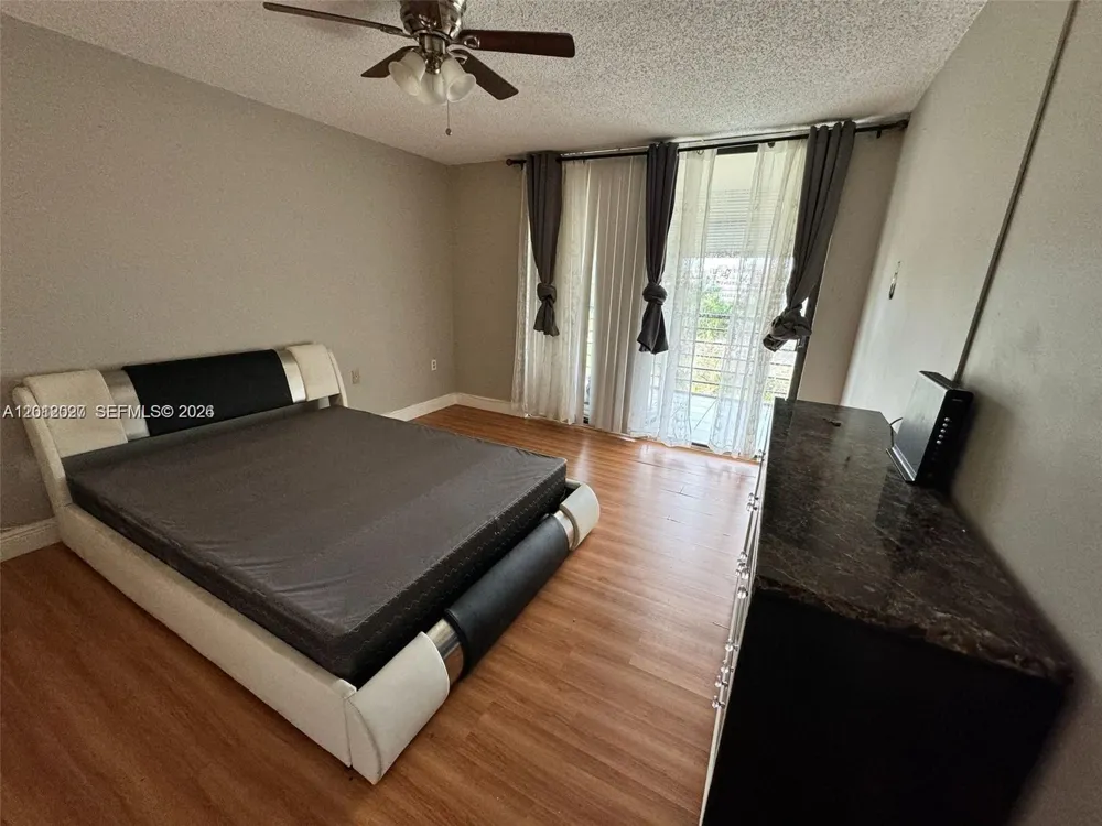 1100 Saint Charles Pl #606 Pembroke Pines, FL 33026