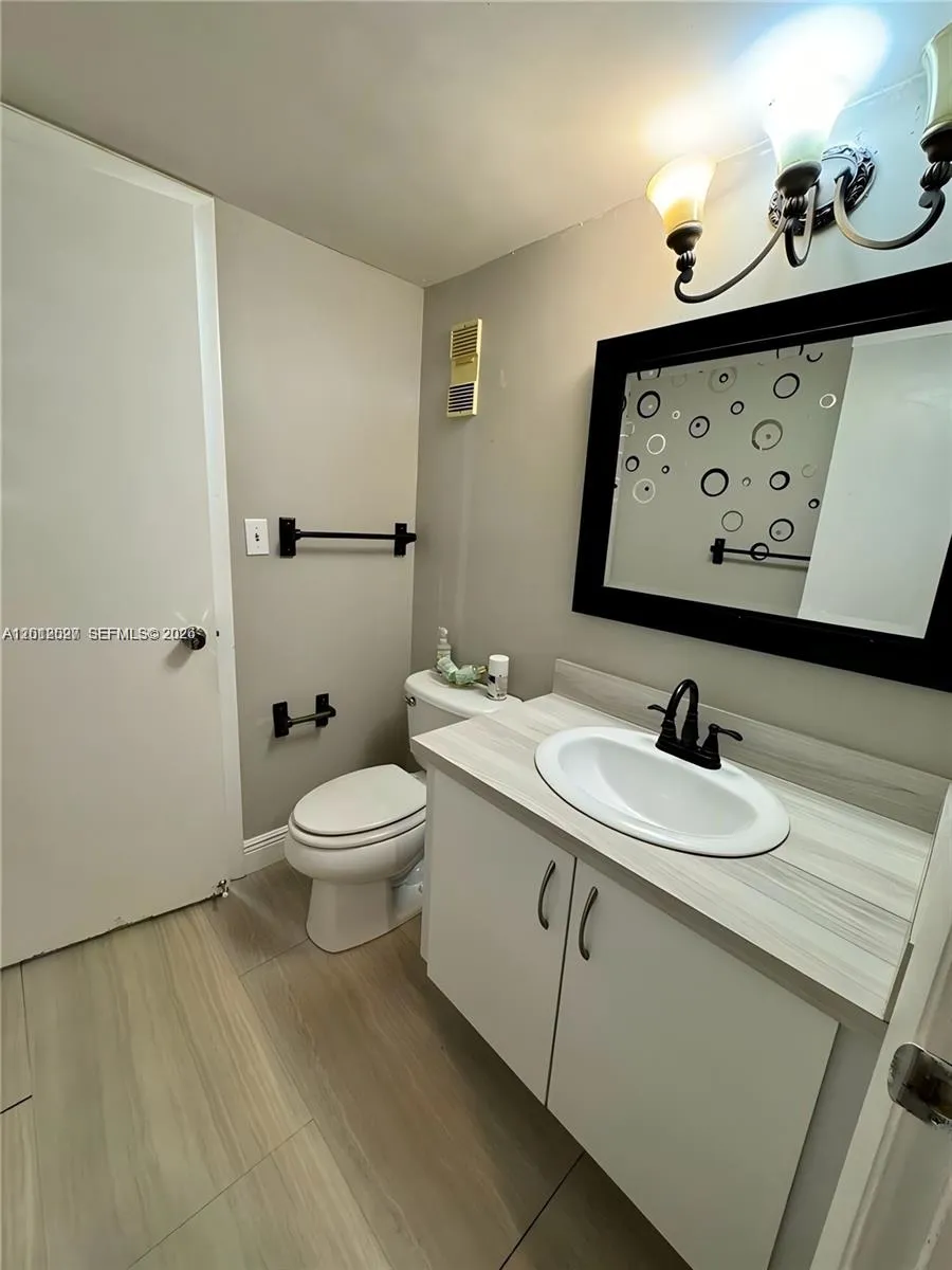1100 Saint Charles Pl #606 Pembroke Pines, FL 33026