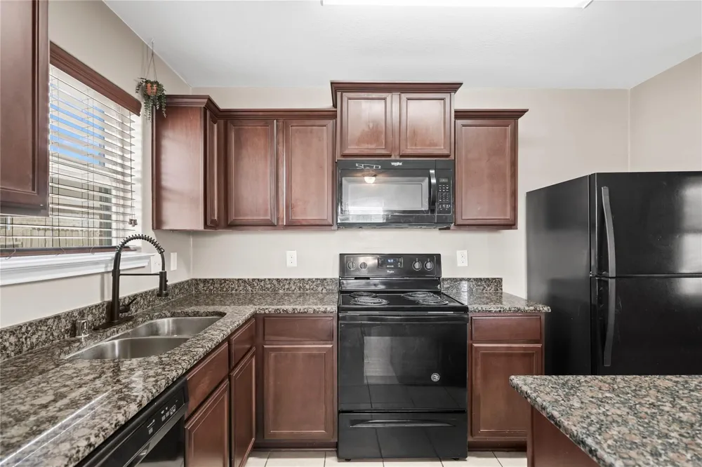 1607 Yellow Stone Drive Iowa Colony, TX 77583
