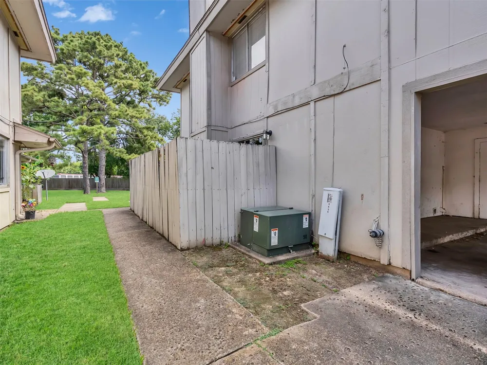5636 Birchmont Drive #21 Houston, TX 77091