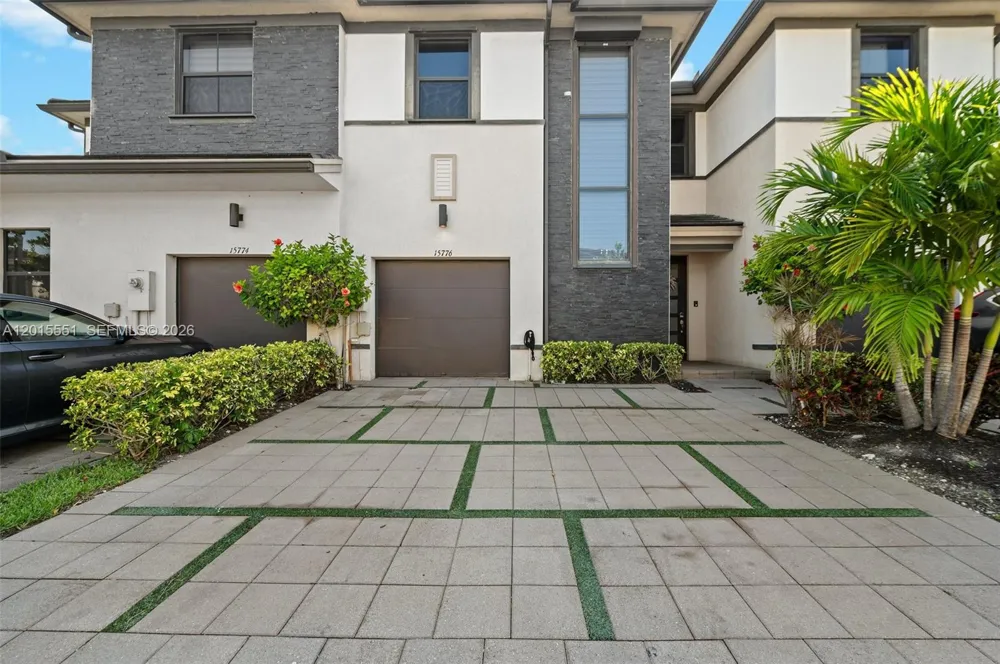 15776 NW 91st Ct Miami Lakes, FL 33018