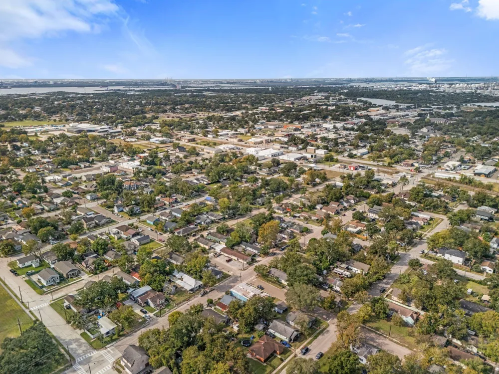 222 E James Street Baytown, TX 77520