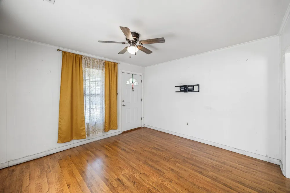 222 E James Street Baytown, TX 77520