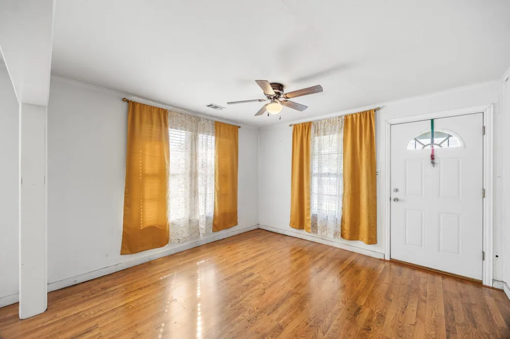222 E James Street Baytown, TX 77520