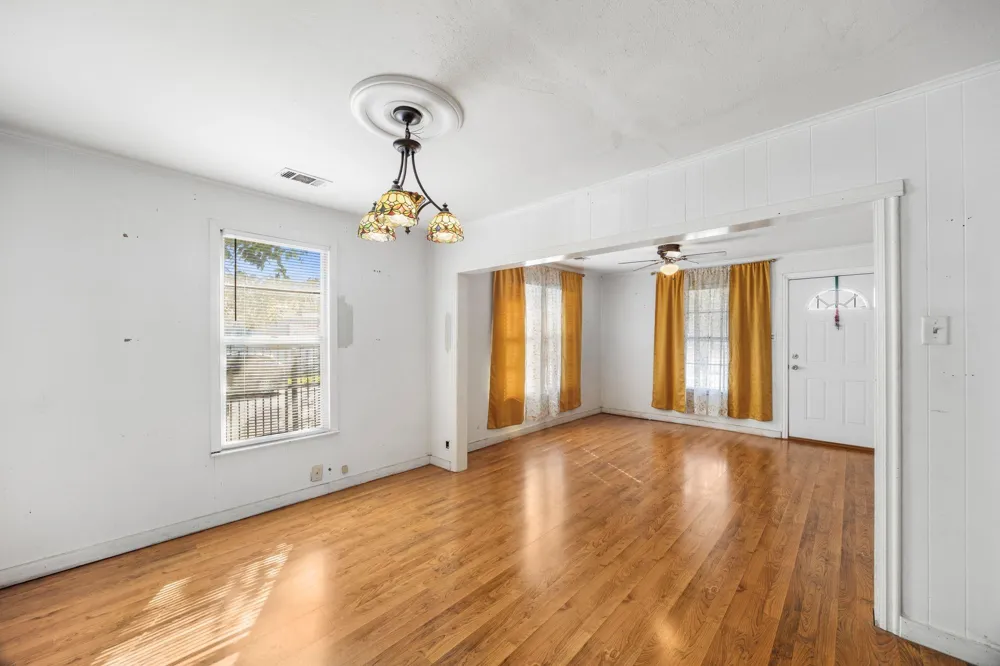 222 E James Street Baytown, TX 77520