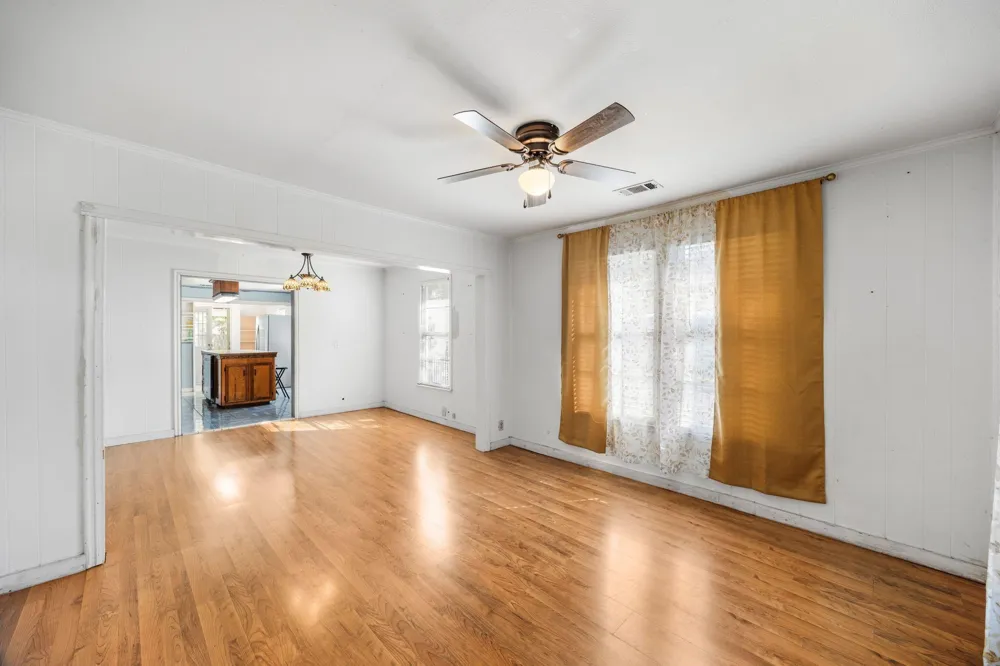 222 E James Street Baytown, TX 77520