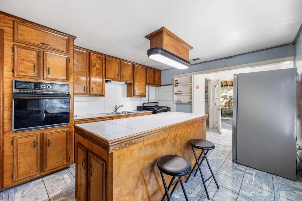 222 E James Street Baytown, TX 77520