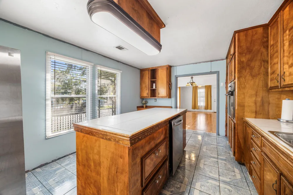 222 E James Street Baytown, TX 77520