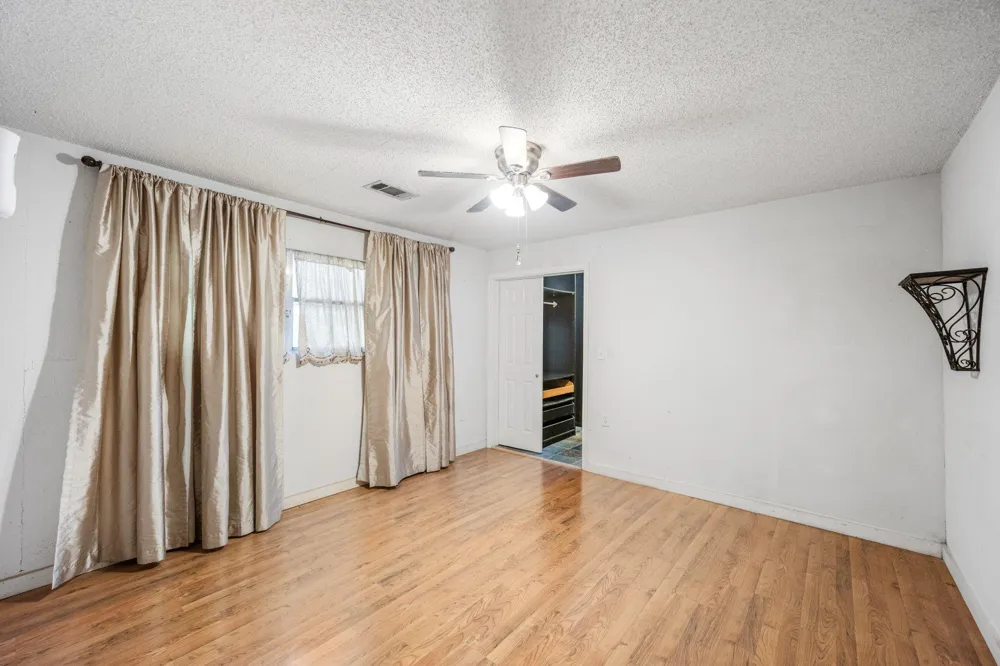 222 E James Street Baytown, TX 77520