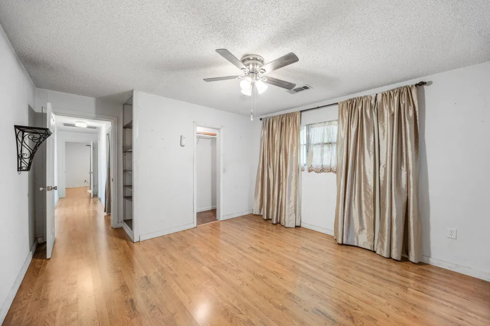 222 E James Street Baytown, TX 77520