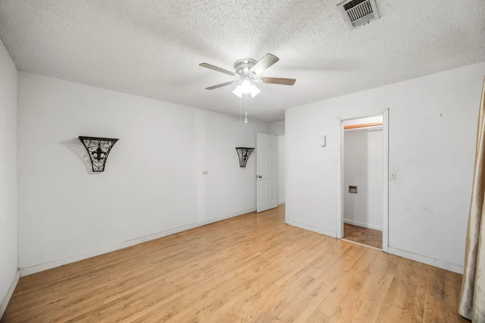 222 E James Street Baytown, TX 77520