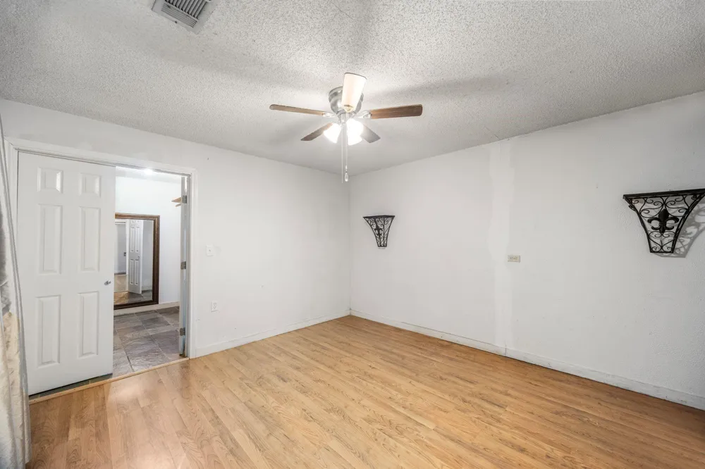 222 E James Street Baytown, TX 77520