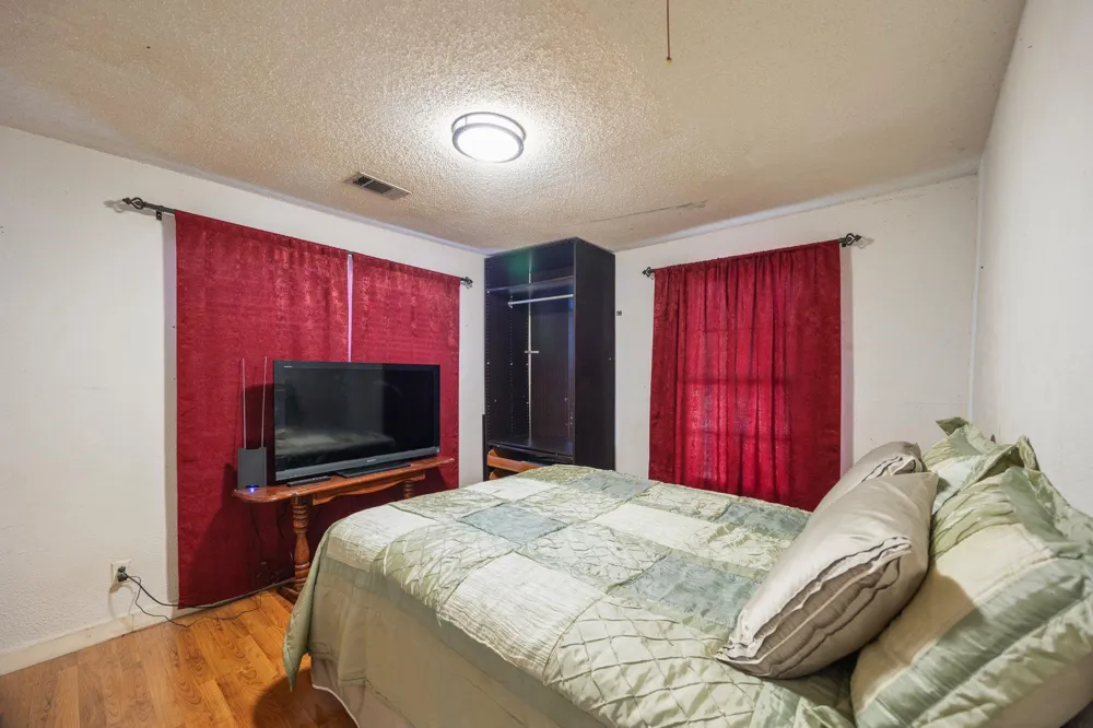 222 E James Street Baytown, TX 77520