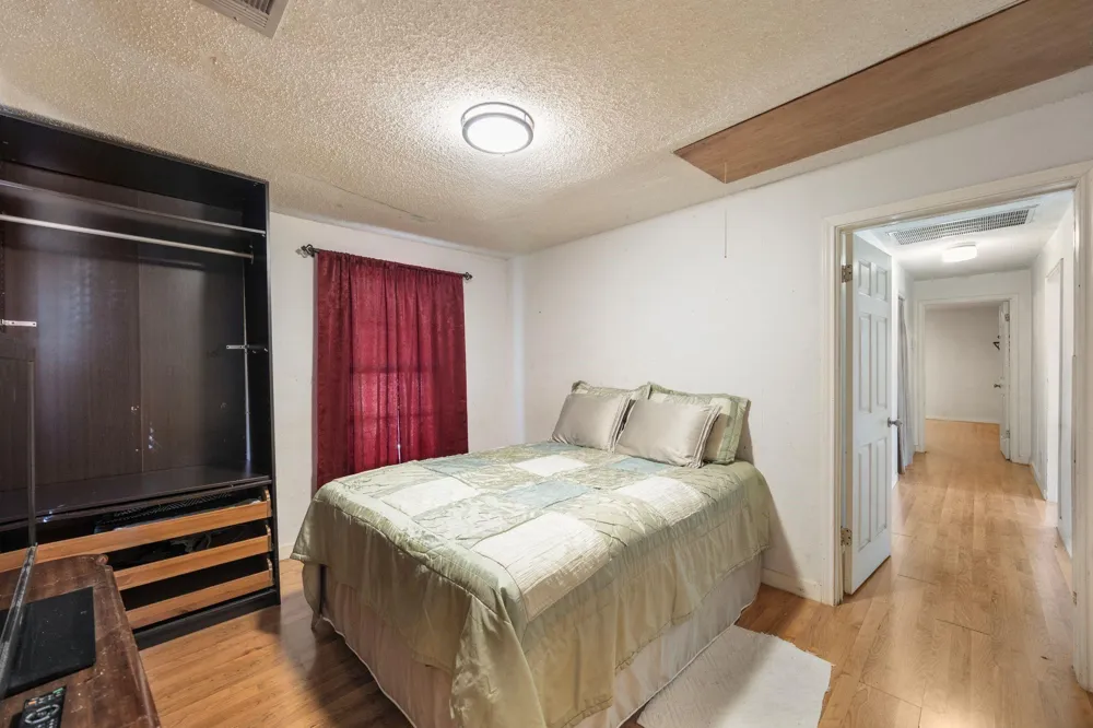 222 E James Street Baytown, TX 77520