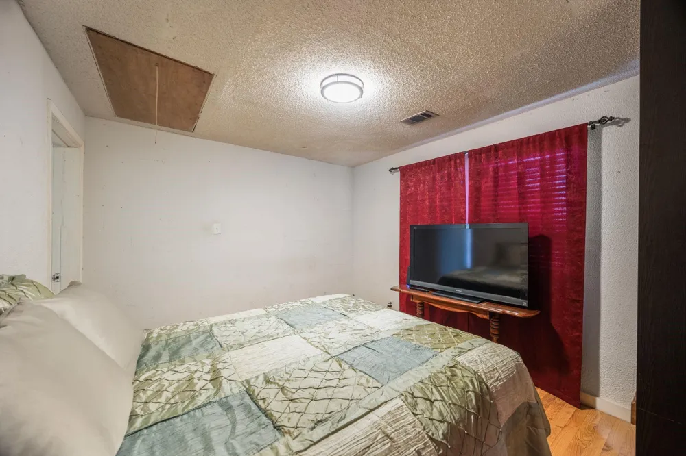 222 E James Street Baytown, TX 77520