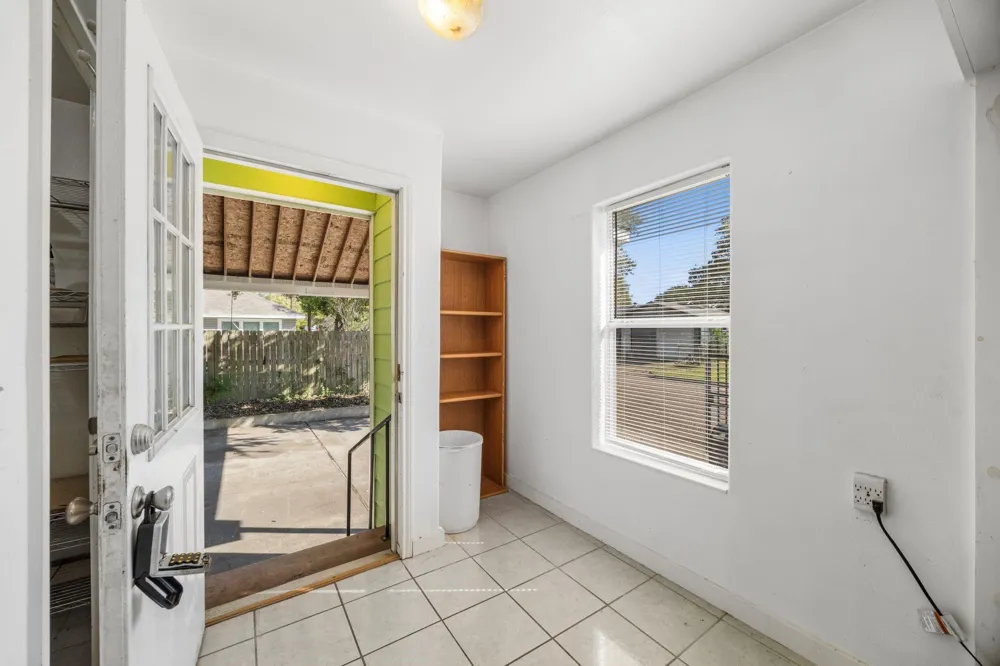 222 E James Street Baytown, TX 77520