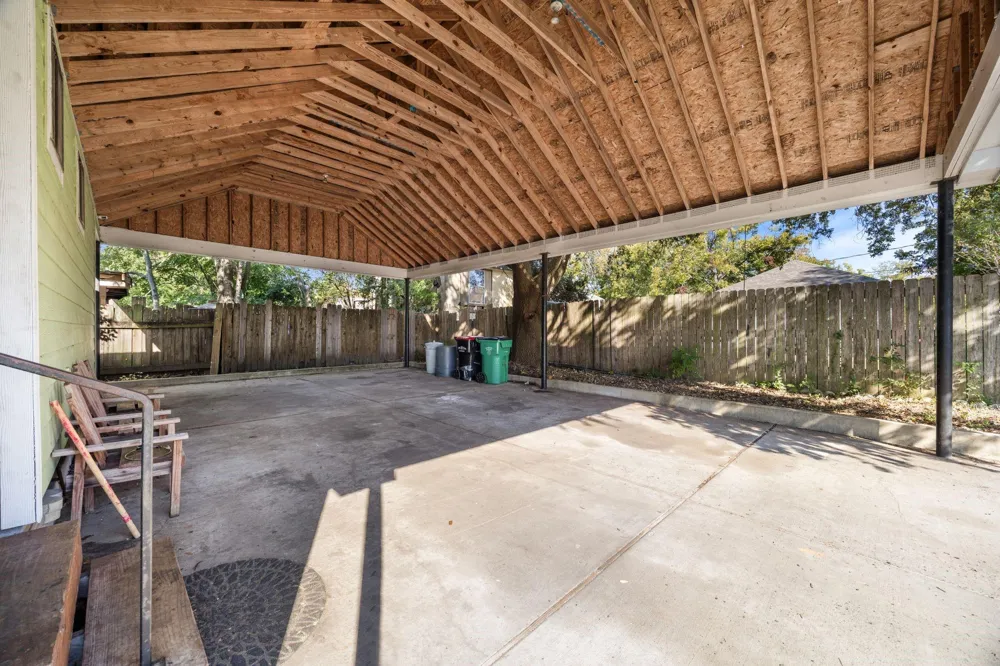 222 E James Street Baytown, TX 77520