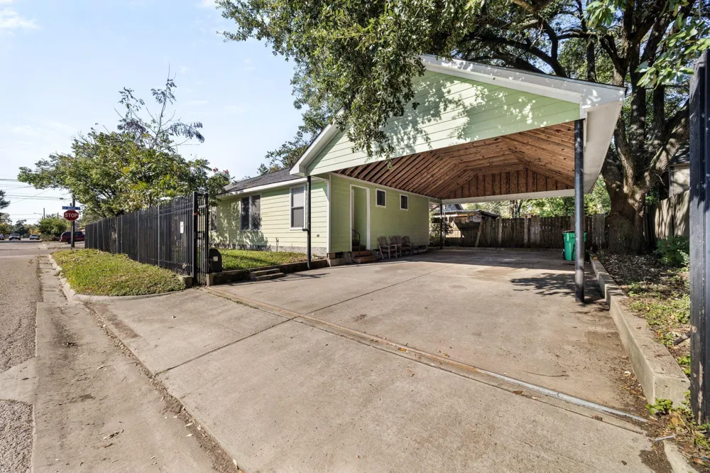 222 E James Street Baytown, TX 77520