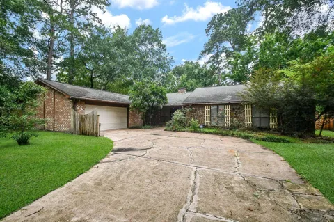 6702 Spring Leaf Drive