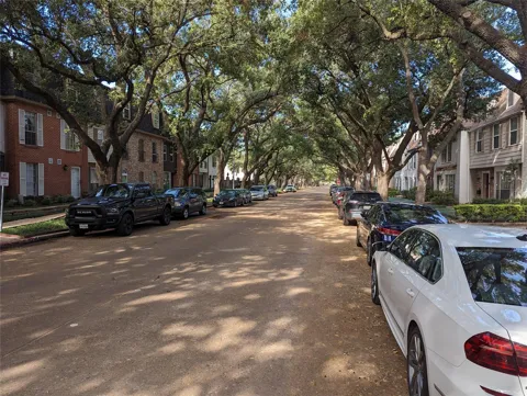 355 Post Oak Lane #638